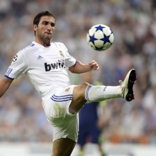 kaiyun-费德勒连续三场比赛得分超过关键助攻，巴塞罗那挑战极限！